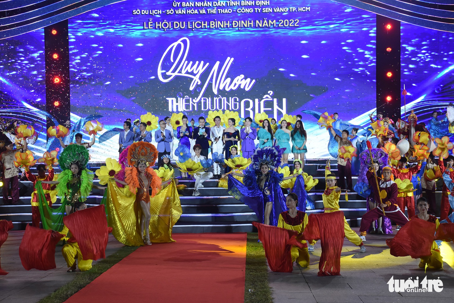 ‘Quy Nhơn - thiên đường biển’ khai mạc Lễ hội du lịch Bình Định - Ảnh 1.