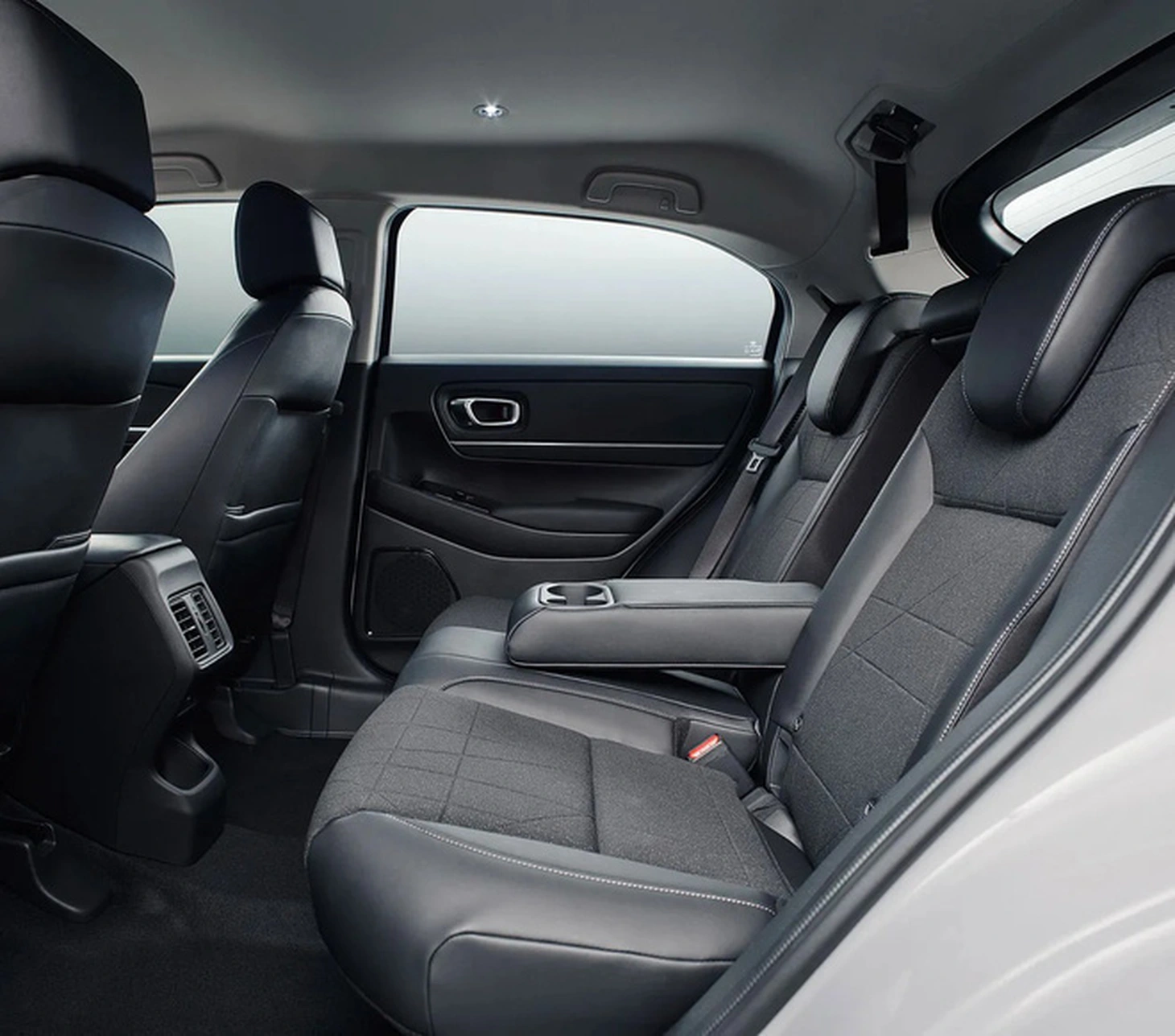 Loạt SUV cỡ B mới sắp bán tại Việt Nam: Honda HR-V lột xác như xe sang - Ảnh 6.