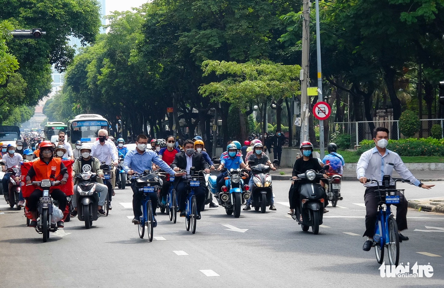 Đặc phái viên thương mại Thủ tướng Anh: ‘TP.HCM là TP dành để đạp xe’ - Ảnh 5.