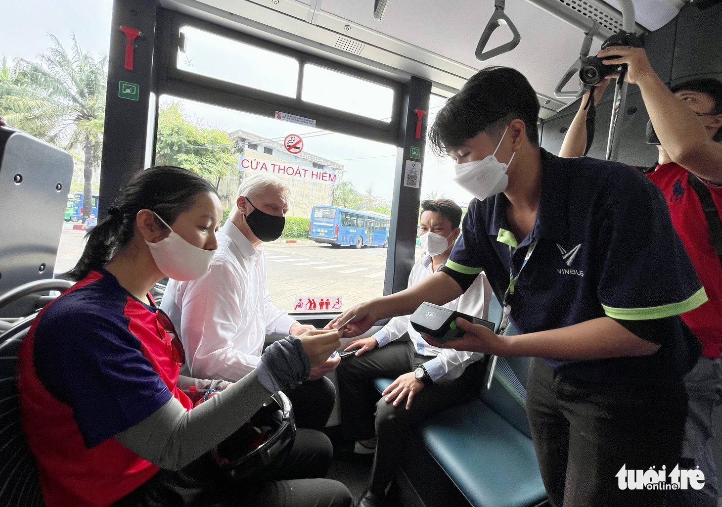 Đặc phái viên thương mại Thủ tướng Anh: ‘TP.HCM là TP dành để đạp xe’ - Ảnh 6.