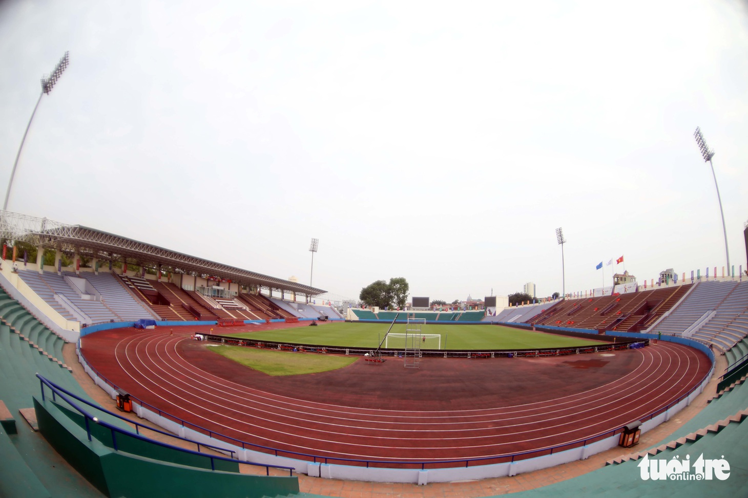 Ngắm sân Việt Trì đẹp như nhung trước trận bán kết U23 Việt Nam - U23 Malaysia - Ảnh 10.