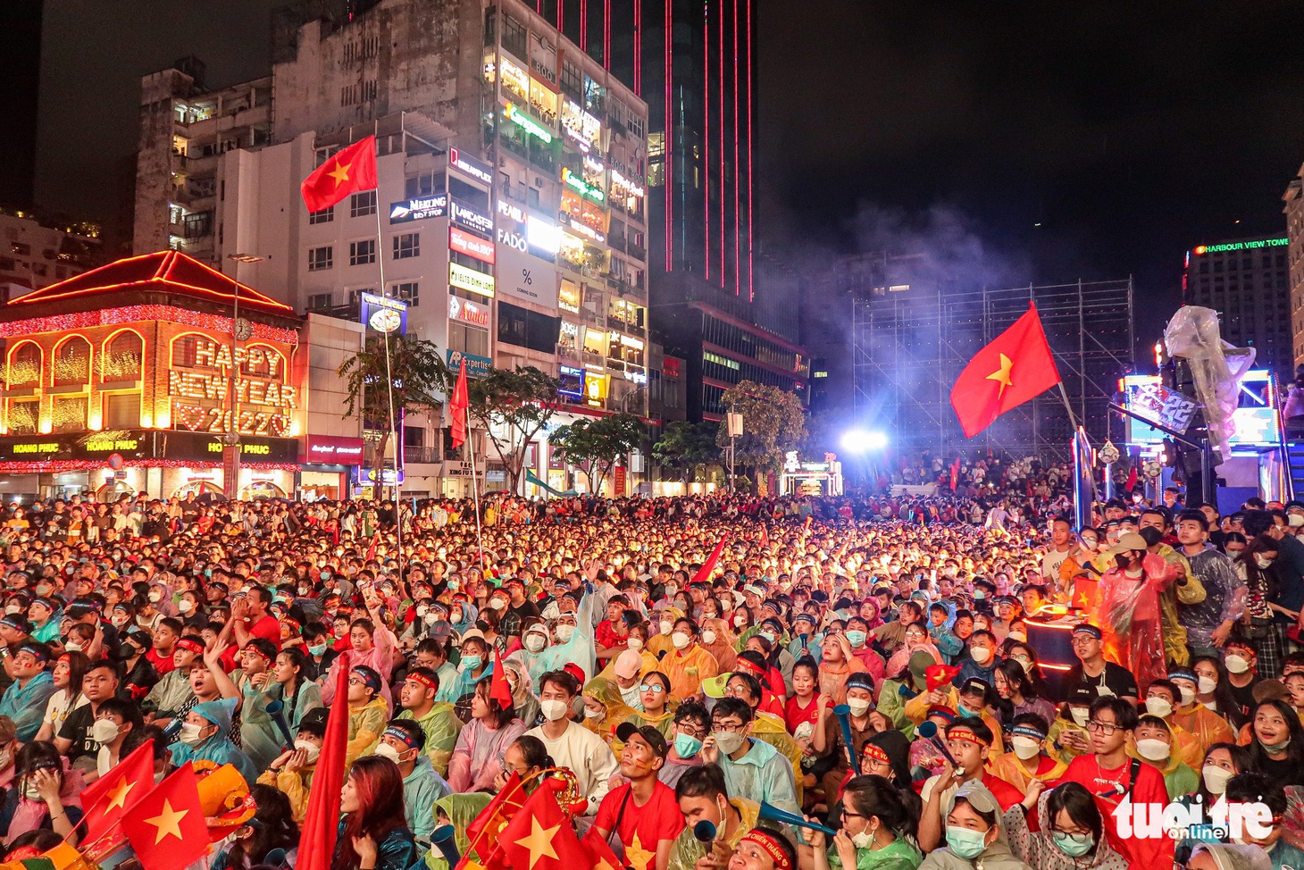 Người hâm mộ tại Hà Nội và TP.HCM: Thắng thua gì cũng đi bão! - Ảnh 7.