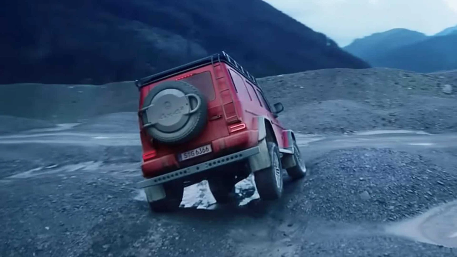 Mercedes-Benz G-Class bản mạnh nhất lộ diện: Leo được dốc 45 độ, lội nước ngập gần 1m - Ảnh 7.