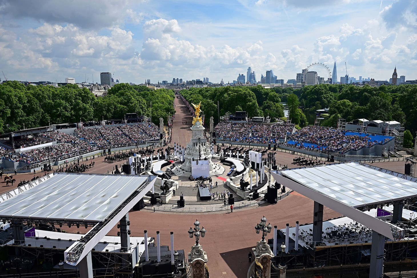 Hoành tráng đại lễ kỷ niệm 70 năm trị vì của Nữ hoàng Elizabeth II - Ảnh 9.