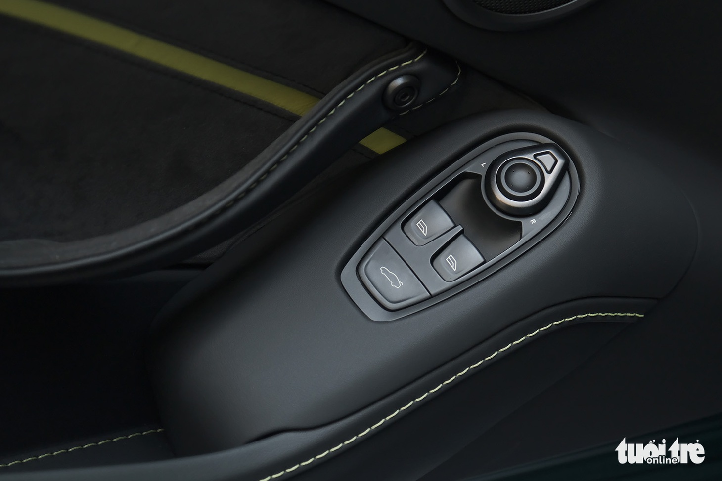 Aston Martin Vantage F1 Edition đầu tiên Việt Nam giá gần 18,8 tỉ đồng - Ảnh 12.