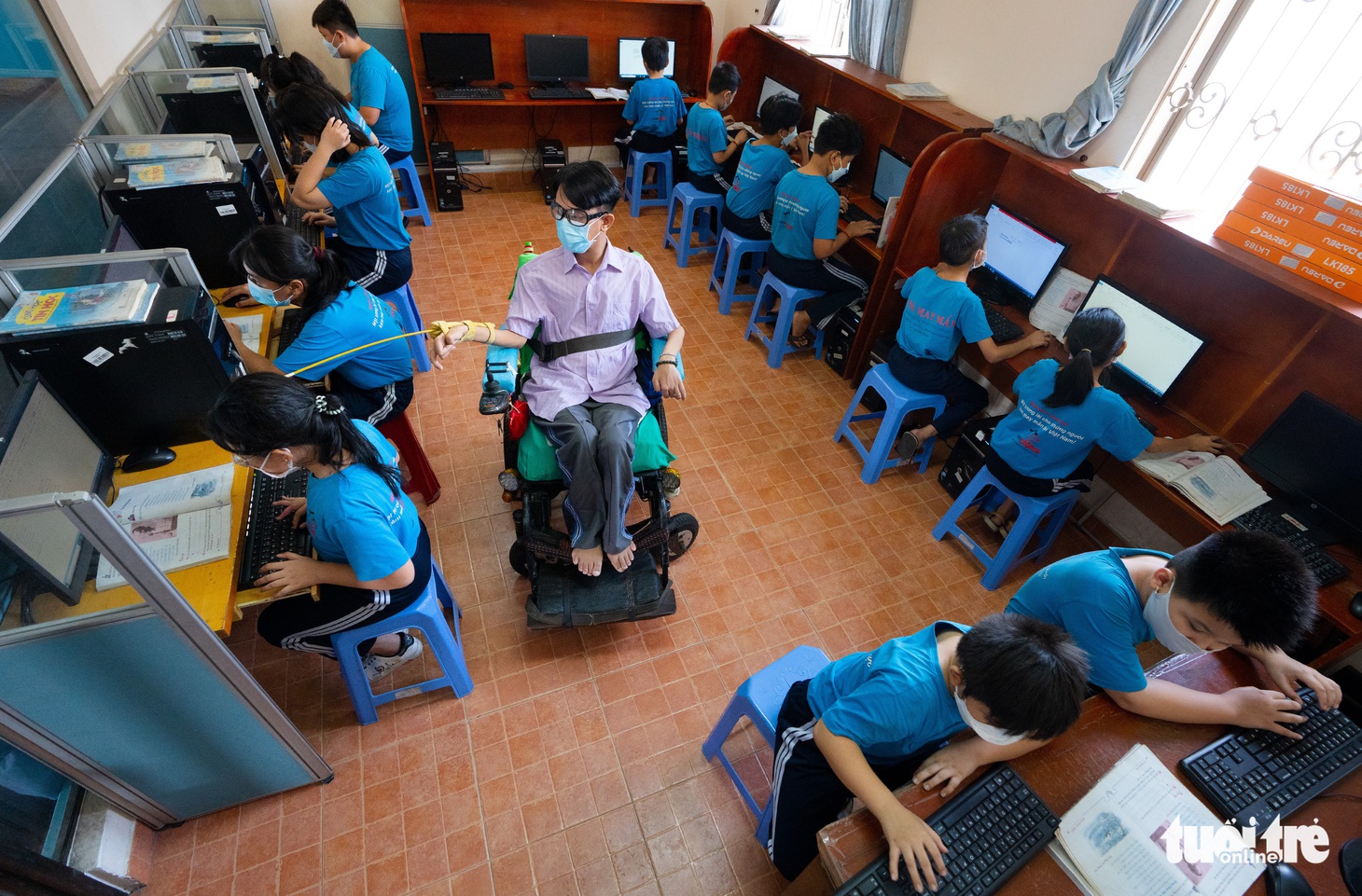 Ước mơ của thầy giáo từng vượt bão cuộc đời - Ảnh 1.