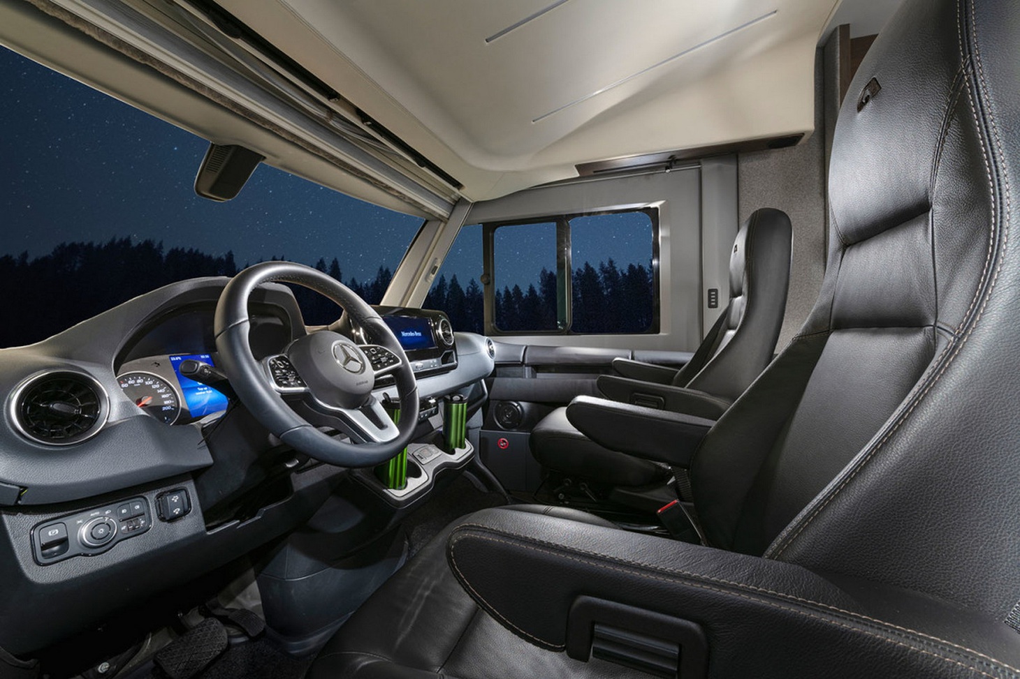 Mercedes-Benz Sprinter độ thành siêu nhà di động, giá ngang siêu xe - Ảnh 3.