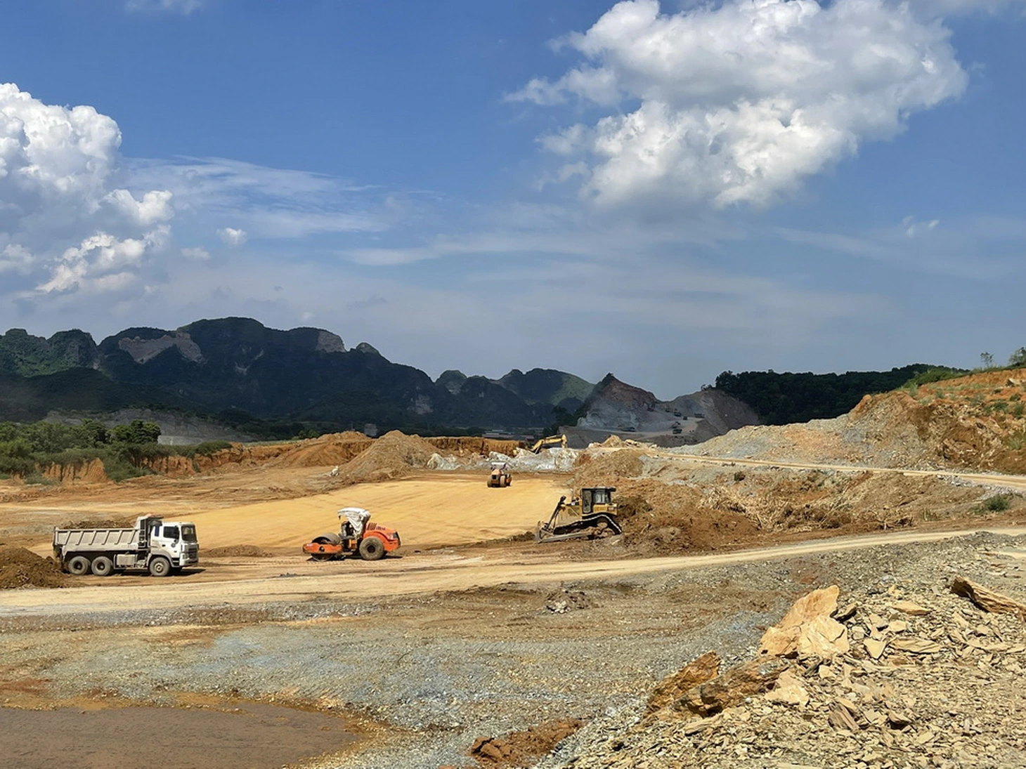 Tin sáng 7-8: 28/34 sở y tế và 12/21 bệnh viện tuyến trung ương báo cáo thiếu thuốc - Ảnh 1.