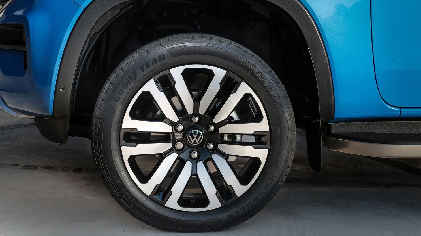 Volkswagen Amarok ra mắt: Bản sao của Ford Ranger - Ảnh 14.