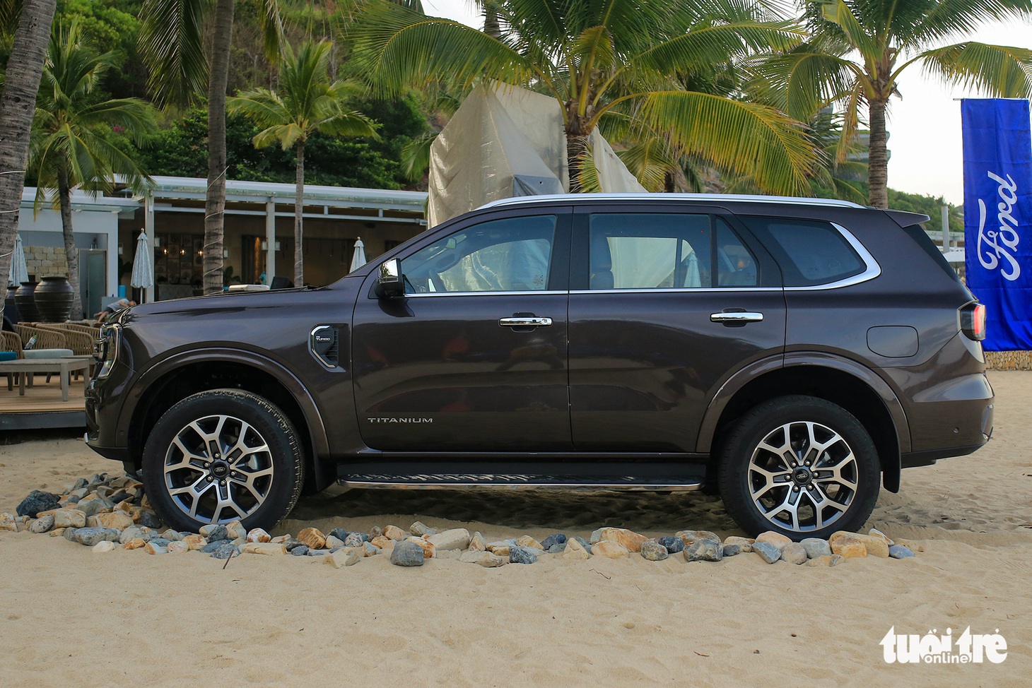 Ford Everest Titanium+: SUV đầy ắp công nghệ, giá 1,452 tỉ đồng - Ảnh 2.