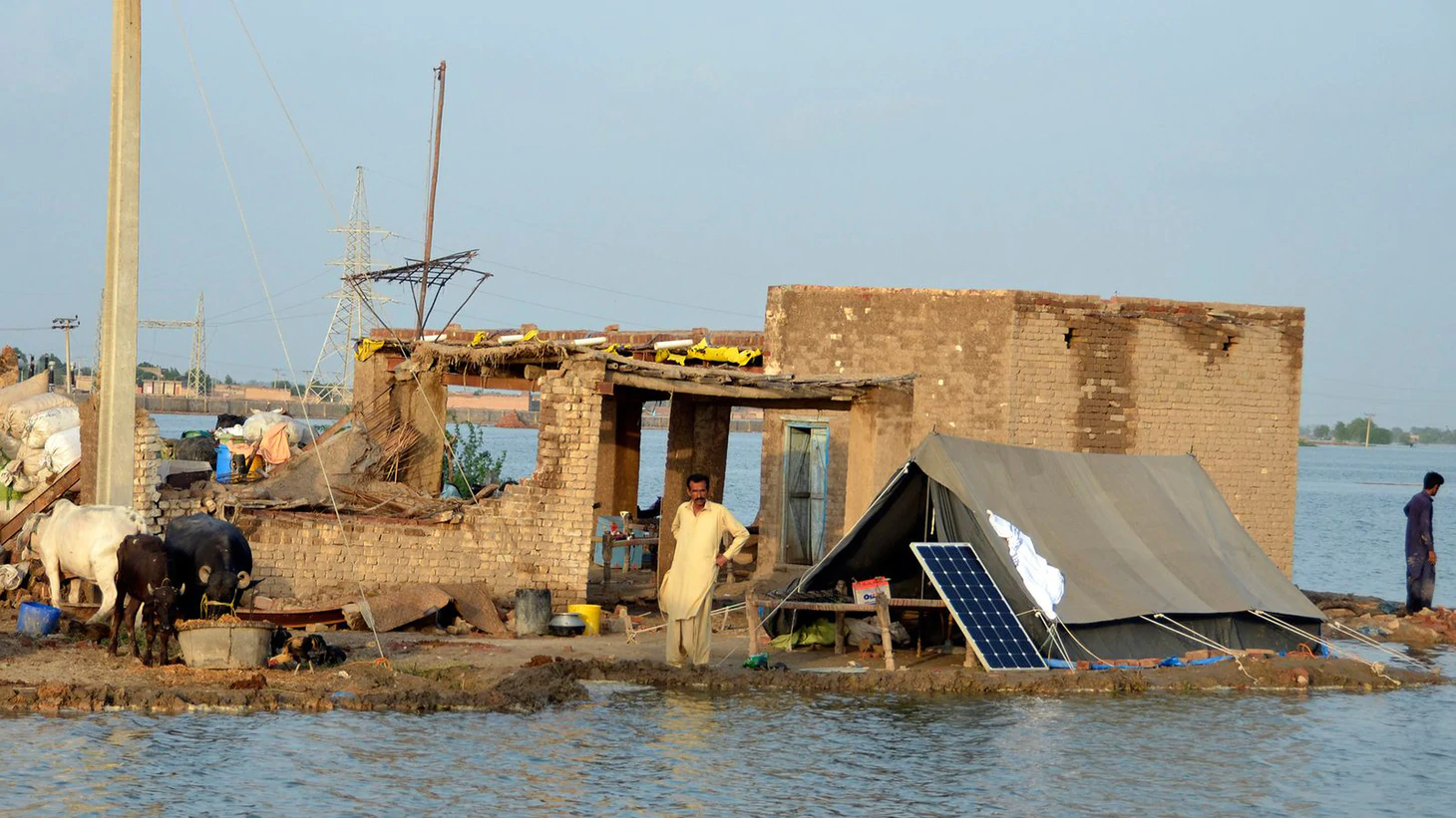 Chùm ảnh lũ lụt kinh hoàng ở Pakistan - Ảnh 11.
