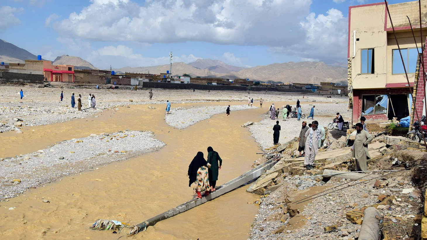 Chùm ảnh lũ lụt kinh hoàng ở Pakistan - Ảnh 3.