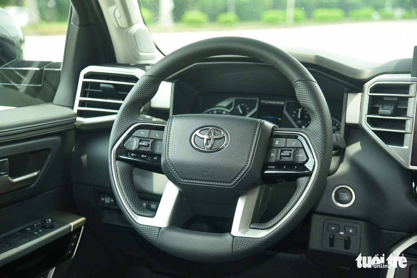 Toyota Tundra 2022 giá hơn 4 tỉ đồng: Bán tải Nhật mang đậm chất Mỹ - Ảnh 7.