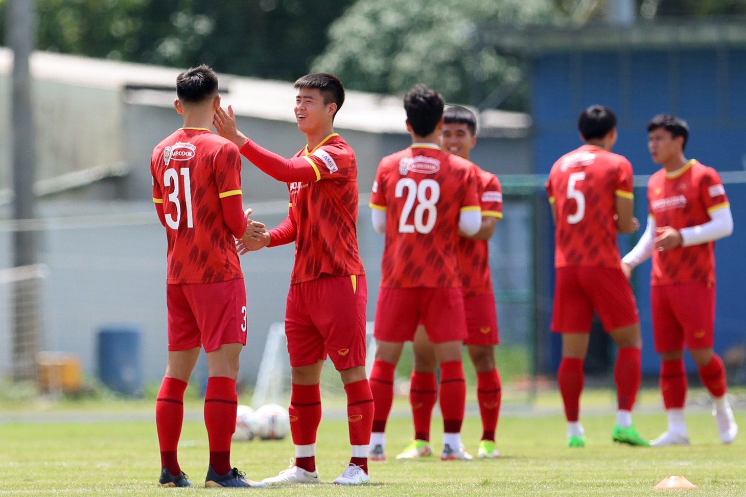 Trợ lý Lee Young Jin đứng lớp thay ông Park - Ảnh 4.