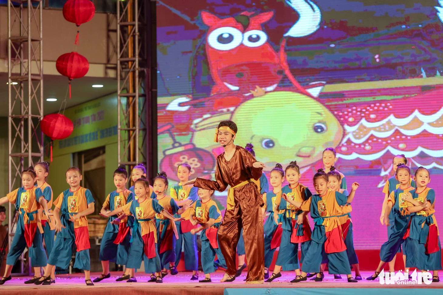 Trung thu này, ăn bánh bò, bún mắm, bánh tét giữa lòng Hà Nội - Ảnh 7.