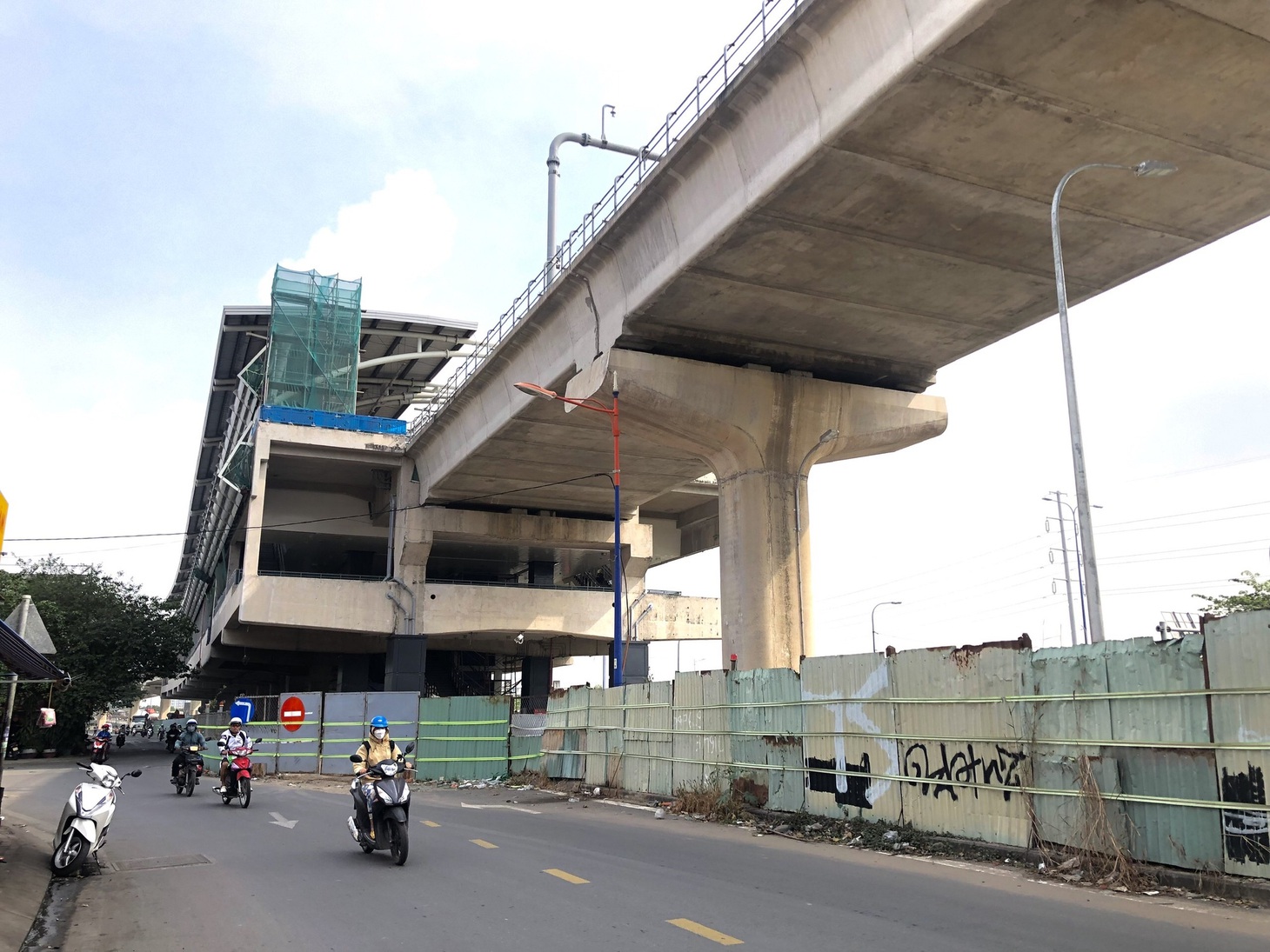 Metro số 1: Chạy đua với Tết, gấp rút hoàn thiện 11 nhà ga trên cao - Ảnh 9.