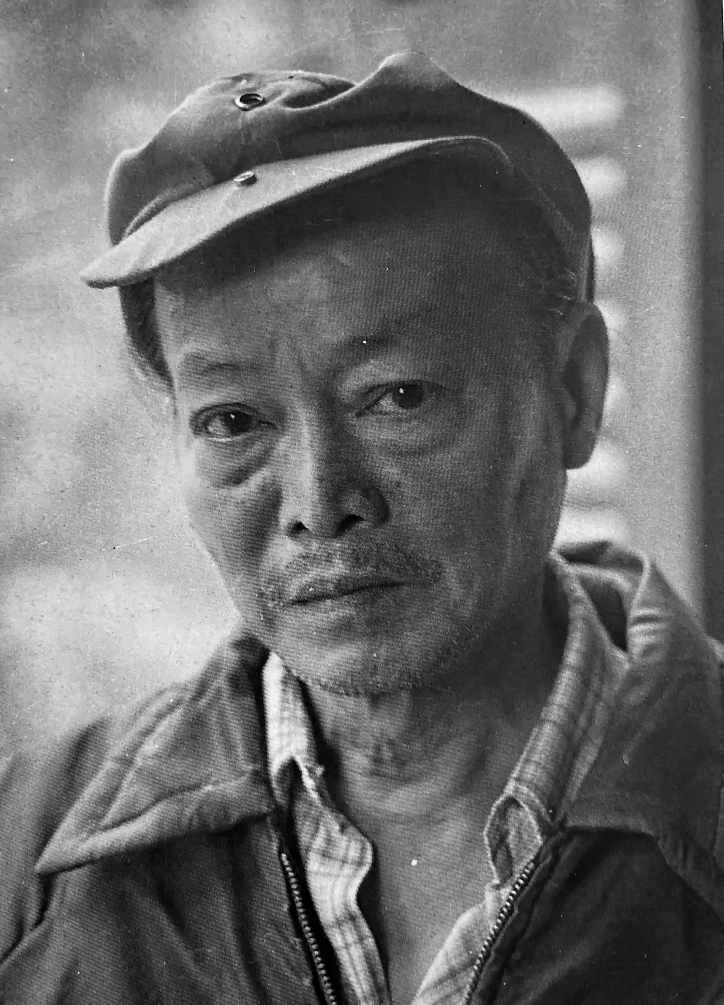 Chân dung họa sĩ Nguyễn Sáng đầy nổi niềm trong ống kính Hà Tưởng