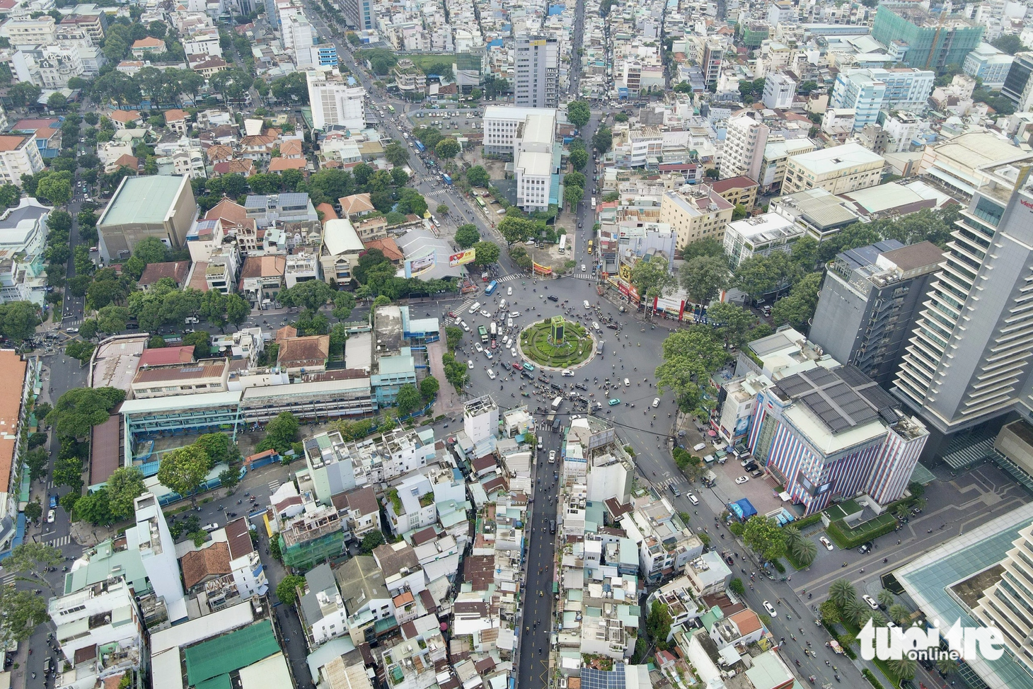 Ngã sáu Công trường Dân Chủ nhìn từ trên cao - Ảnh: LÊ PHAN