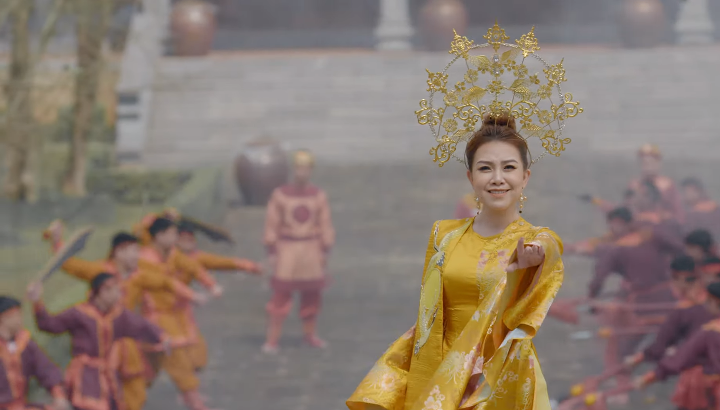 Hình ảnh Thái hậu Dương Vân Nga trong MV 'Cửa biển non tiên' của ca sĩ Quách Mai Thy - Ảnh: T.ĐIỂU chụp màn hình