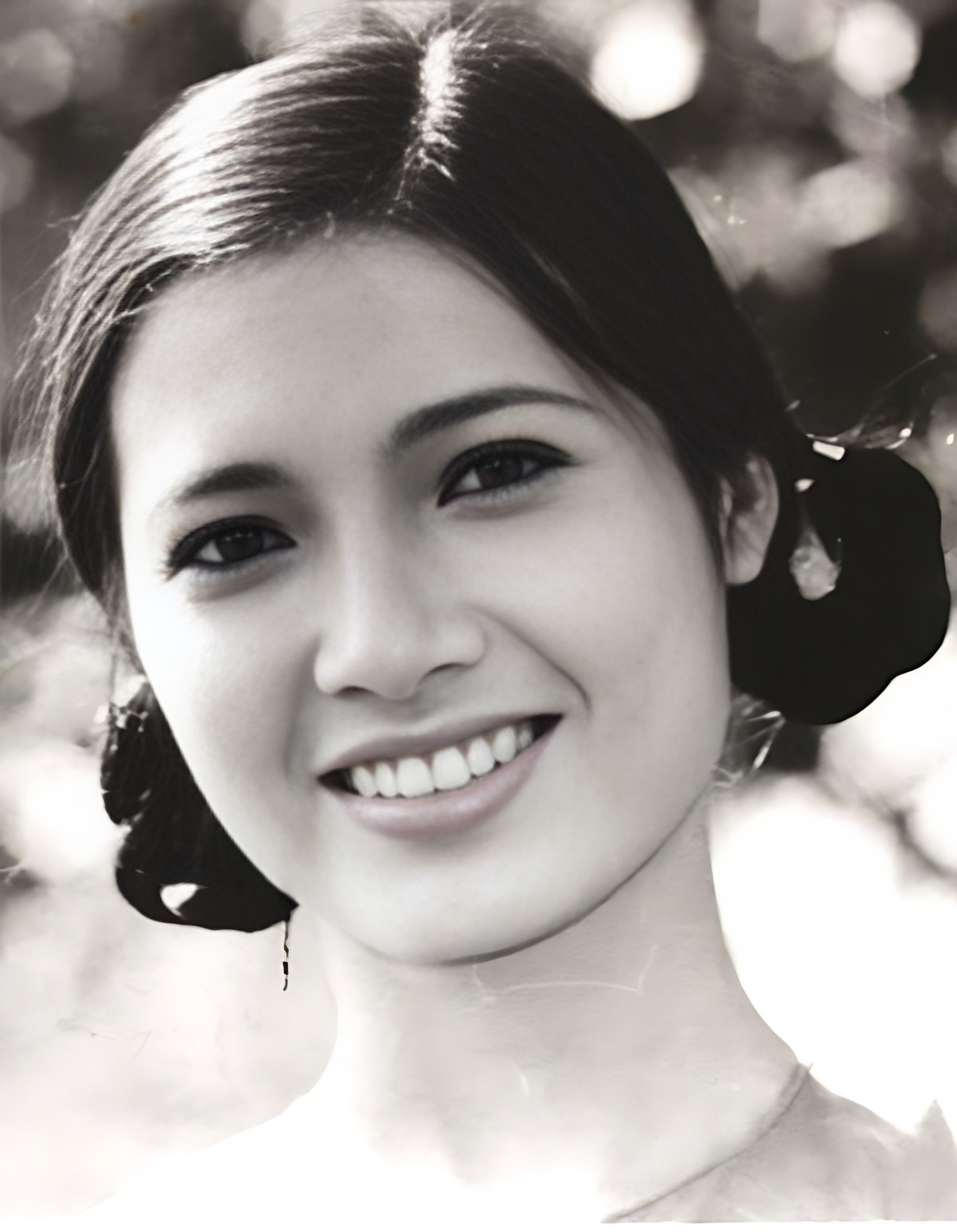 Cô Duyên trong "Bao giờ cho đến tháng mười" do nghệ sĩ Lê Vân thủ vai, là người phụ nữ Việt Nam không nguôi thương nhớ chồng khi anh đã hy sinh trong chiến tranh - Ảnh: ĐPCC