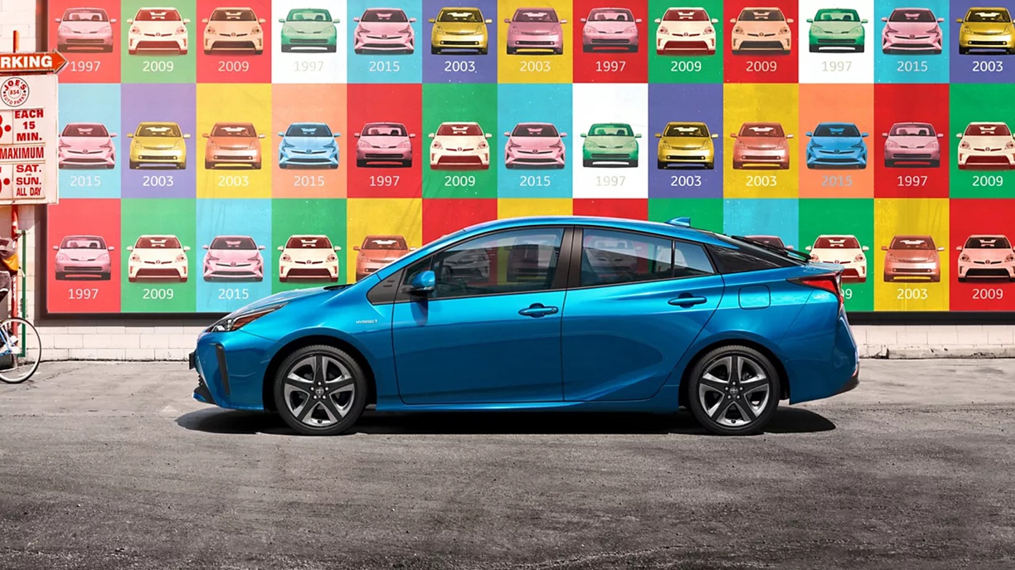 Xe hybrid đã đi qua đủ cung bậc thay đổi của thị trường: được săn đón, bị lãng quên, rồi lại trở thành hàng "hot" một lần nữa - Ảnh: Toyota UK