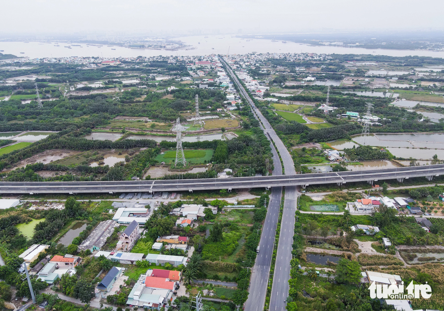 Điểm cuối dự án sẽ kết nối vào đường Rừng Sác tại điểm cách bến phà Bình Khánh khoảng 2,5km, gần với dự án cao tốc Bến Lức - Long Thành. TP.HCM ưu tiên hướng tuyến ít xáo trộn nhất&nbsp;- Ảnh: LÊ PHAN
