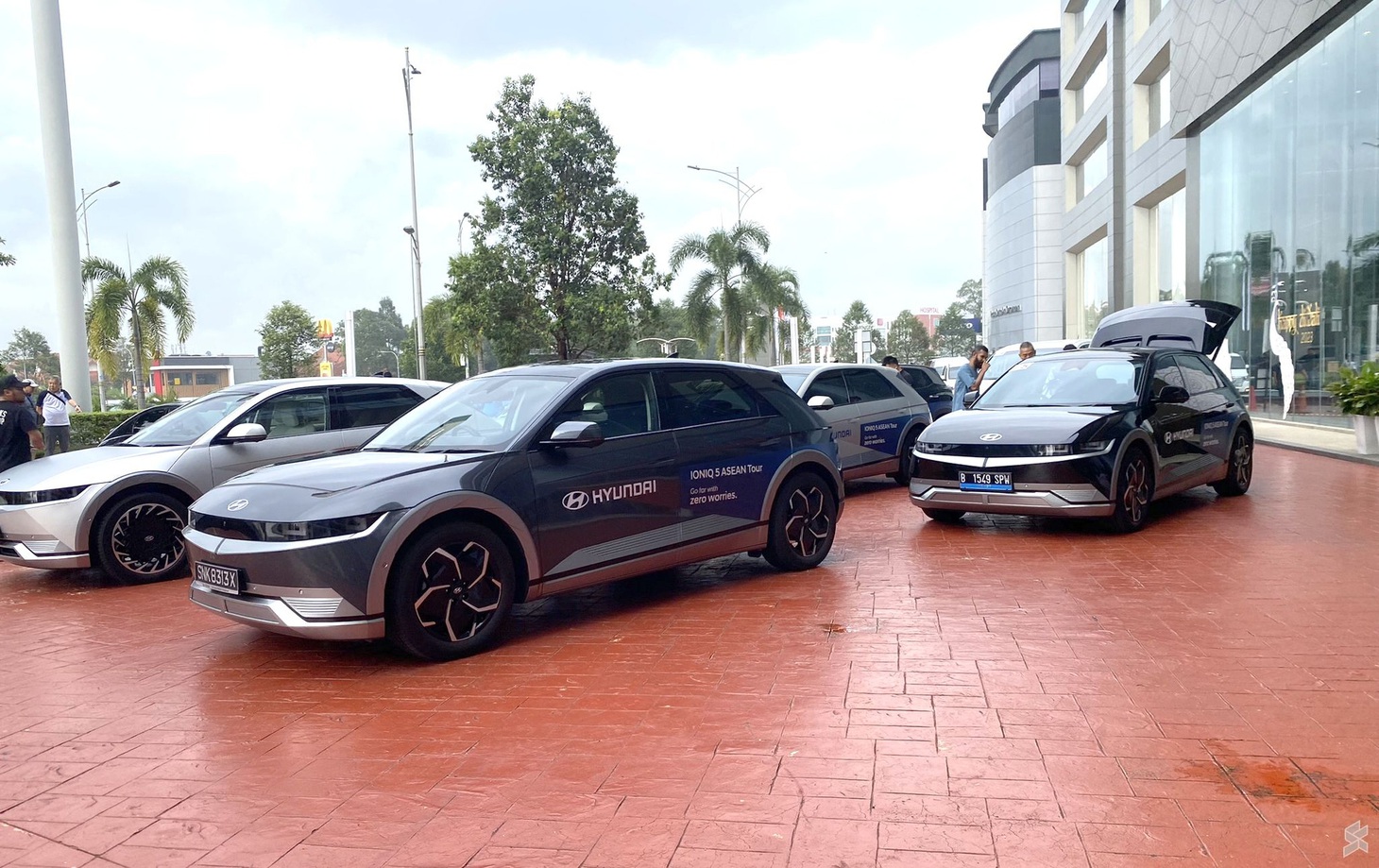 Đoàn 5 chiếc Hyundai Ioniq 5 chạy hơn 2.700km xuyên Đông Nam Á, sắp đến Việt Nam- Ảnh 5.