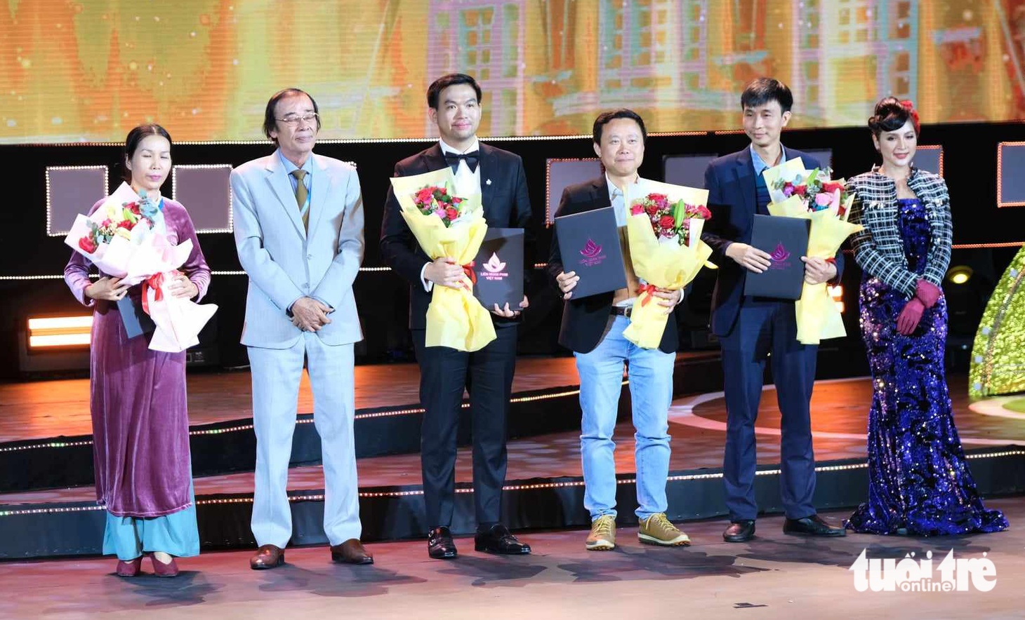Đạo diễn Lưu Huỳnh (phim Mẹ ơi, Bướm đây) thắng giải Tác giả kịch bản xuất sắc. Ở hạng mục này còn có tác giả Đặng Thị Linh (phim tài liệu Hai bàn tay), tác giả Trịnh Quang Bách (phim khoa học Hố đen), tác giả Nguyễn Quang Thiều (phim hoạt hình Cây ổi thiên đường).