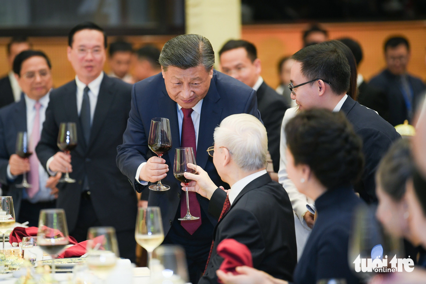Tổng bí thư, Chủ tịch nước Trung Quốc Tập Cận Bình chúc rượu Tổng bí thư Nguyễn Phú Trọng tại lễ chiêu đãi cấp nhà nước - Ảnh: NAM TRẦN