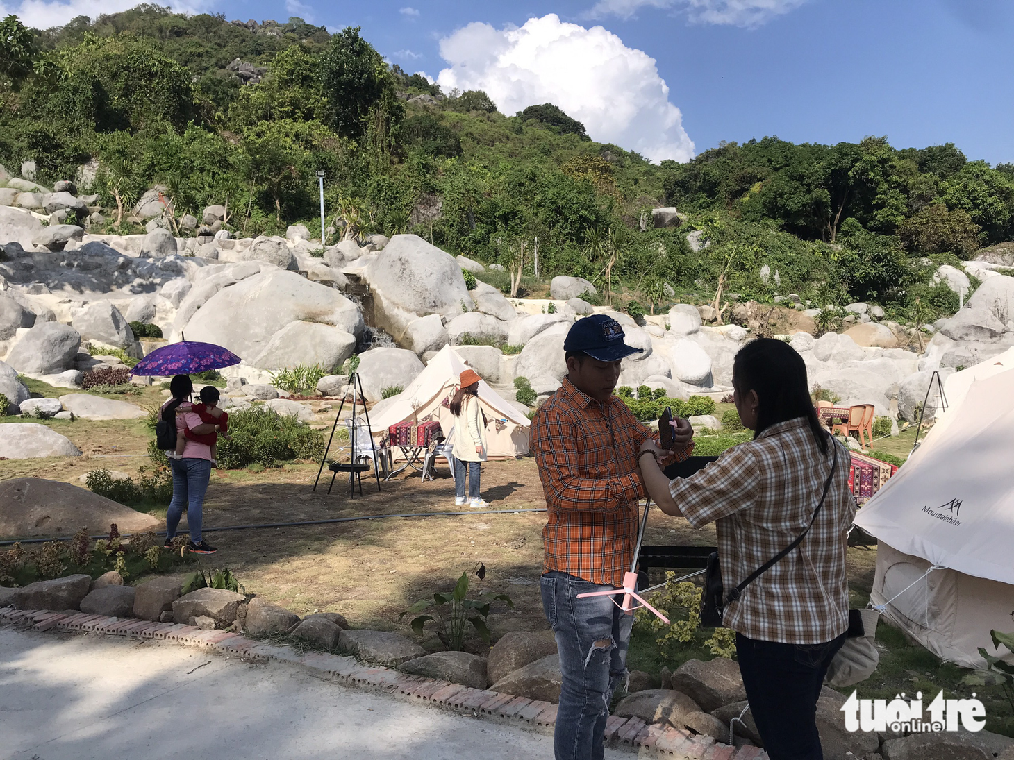 Về Bảy Núi vượt dốc đá, đi xuyên rừng, chiều cắm trại ngắm hoàng hôn - Ảnh 4.