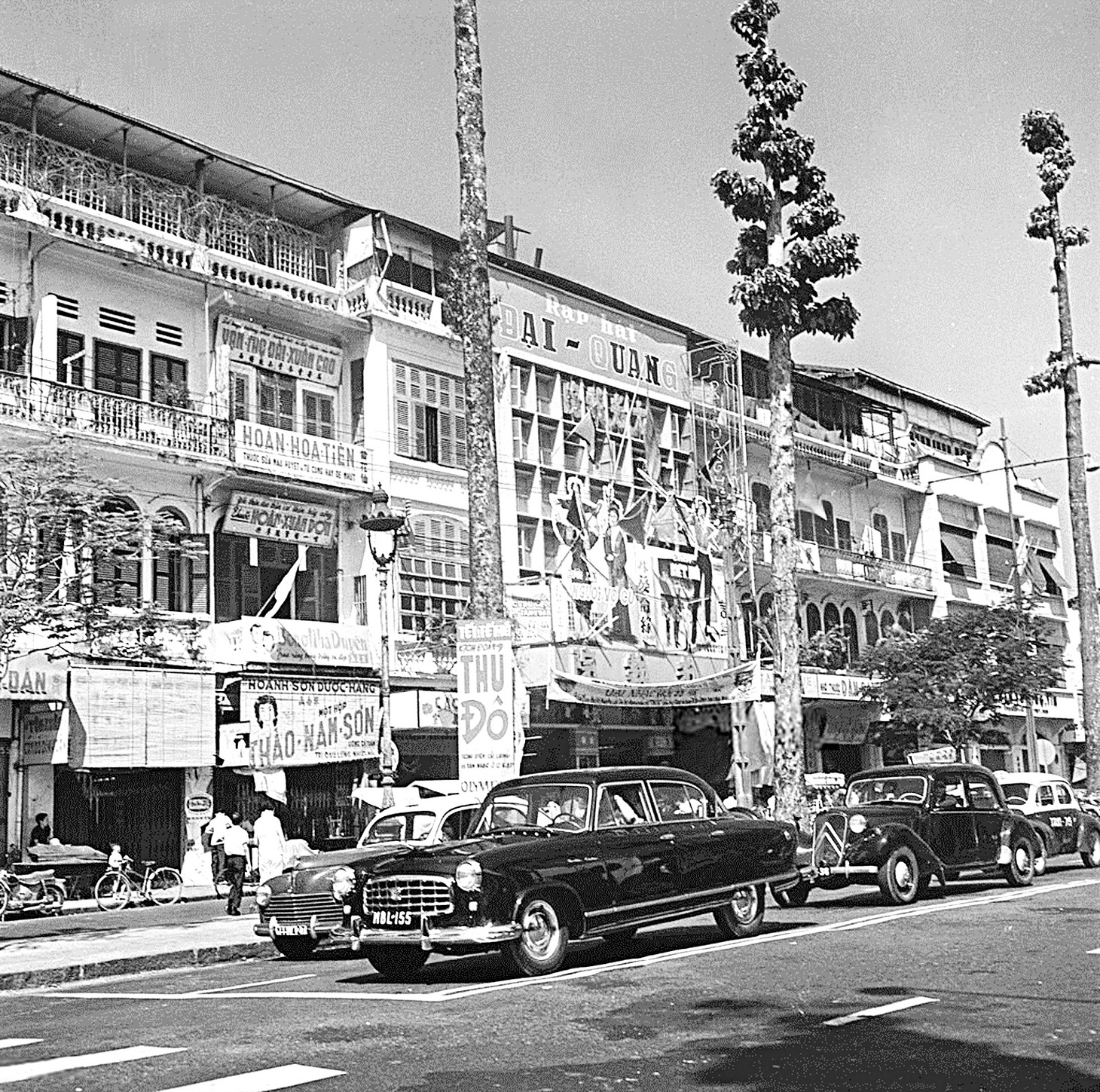 Rạp Đại Quang trên đường Tổng Đốc Phương năm 1961 - Ảnh tư liệu