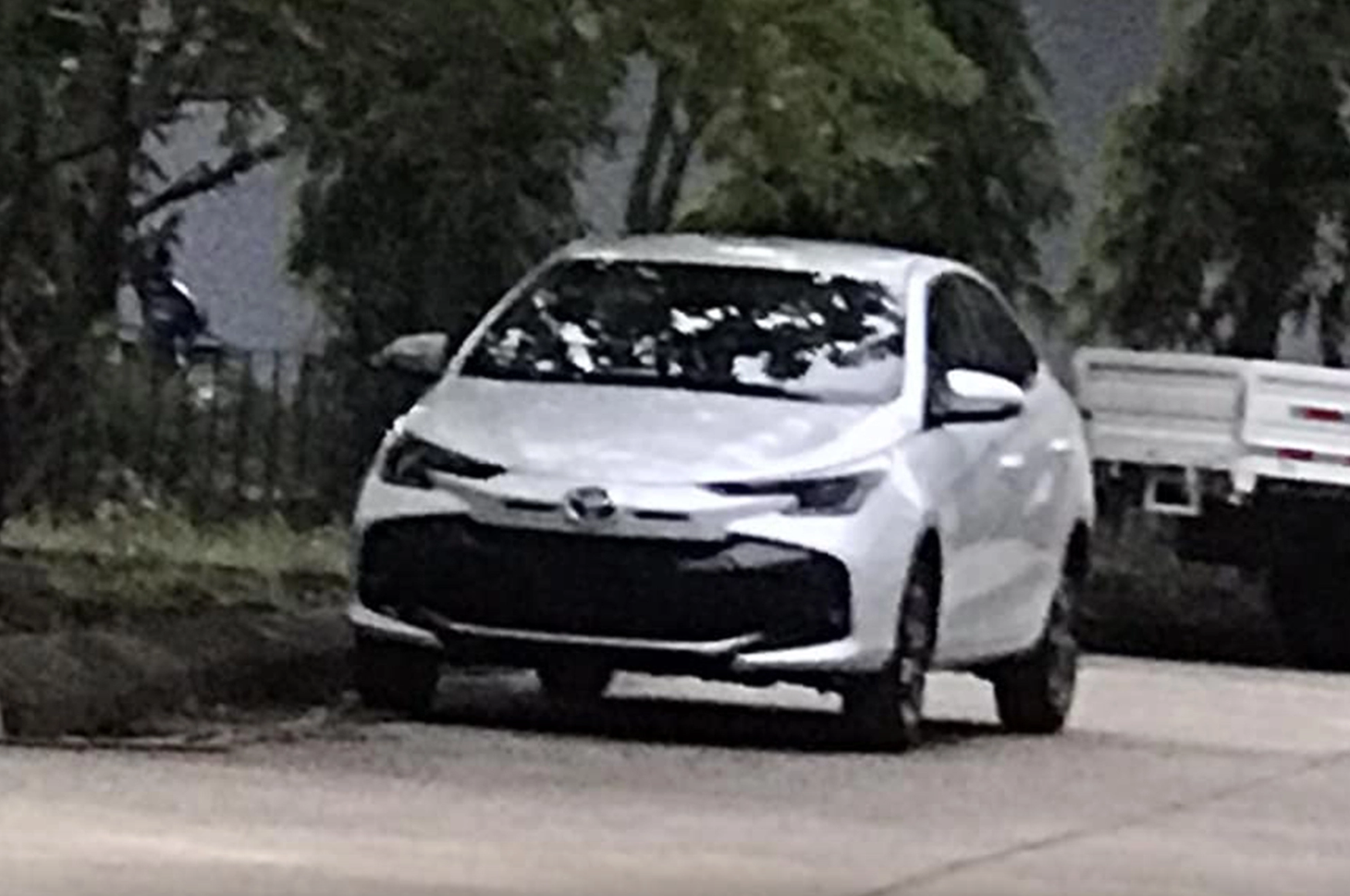 Mẫu Vios mới xuất hiện tại một trung tâm đăng kiểm ở Hà Nội - Ảnh: TA LONG