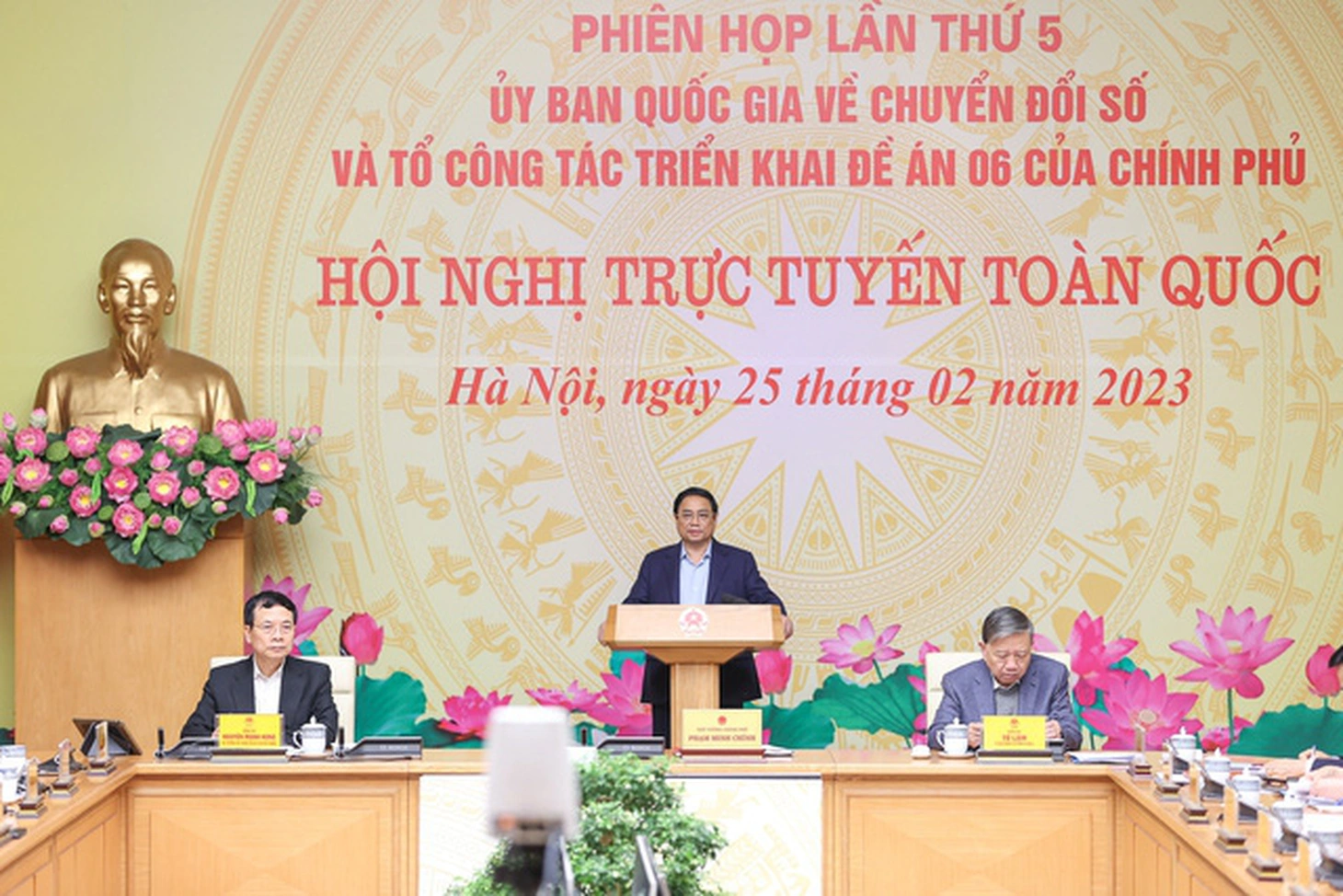 Thủ tướng: Không yêu cầu xác nhận cư trú trong giải quyết thủ tục hành chính - Ảnh 8.