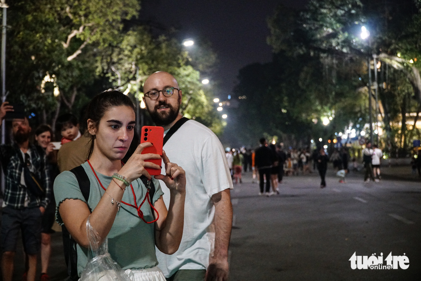 Bữa tiệc âm nhạc ánh sáng Get On Hanoi thu hút du khách - Ảnh 2.