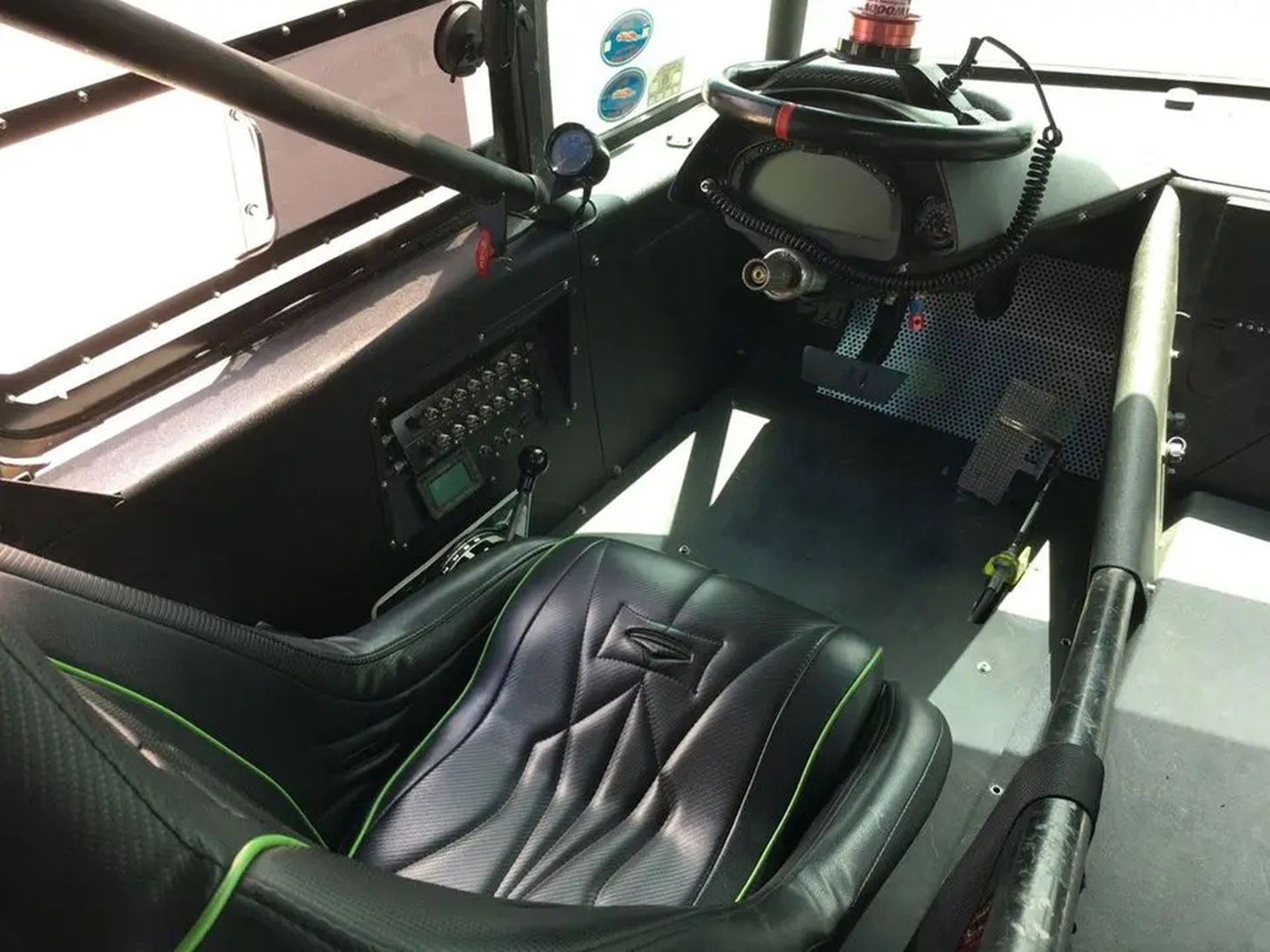 Nhà di động nhanh nhất thế giới giá hơn 2 tỉ đồng: Thợ độ trong Fast & Furious làm, nội thất kỳ dị - Ảnh 3.