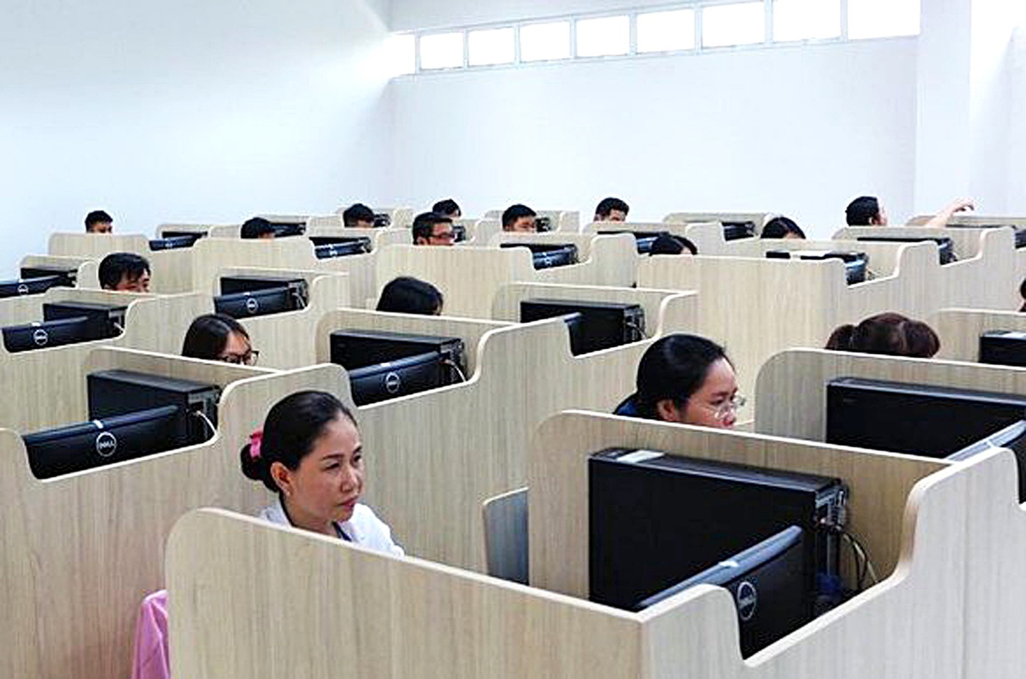 Thí sinh thi tuyển công chức khối đảng, đoàn thể thành phốnăm 2022 - Ảnh: PHAN AN