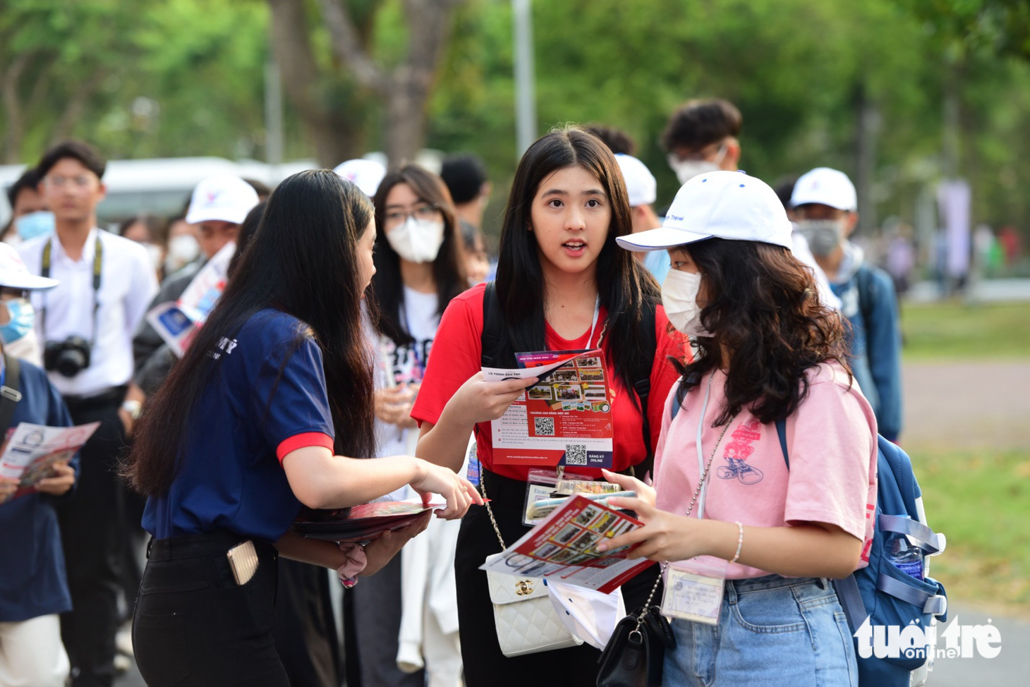 15.000 học trò dự ngày hội tư vấn tuyển sinh - hướng nghiệp,  kín sân Trường đại học Cần Thơ - Ảnh 1.