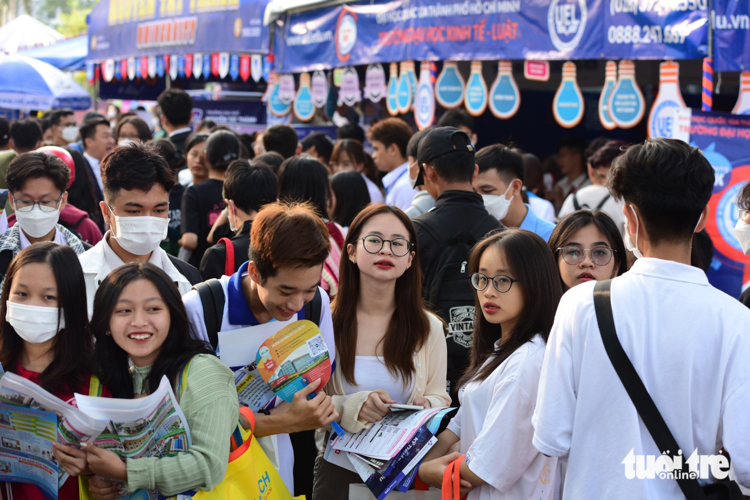15.000 học trò dự ngày hội tư vấn tuyển sinh - hướng nghiệp,  kín sân Trường đại học Cần Thơ - Ảnh 3.