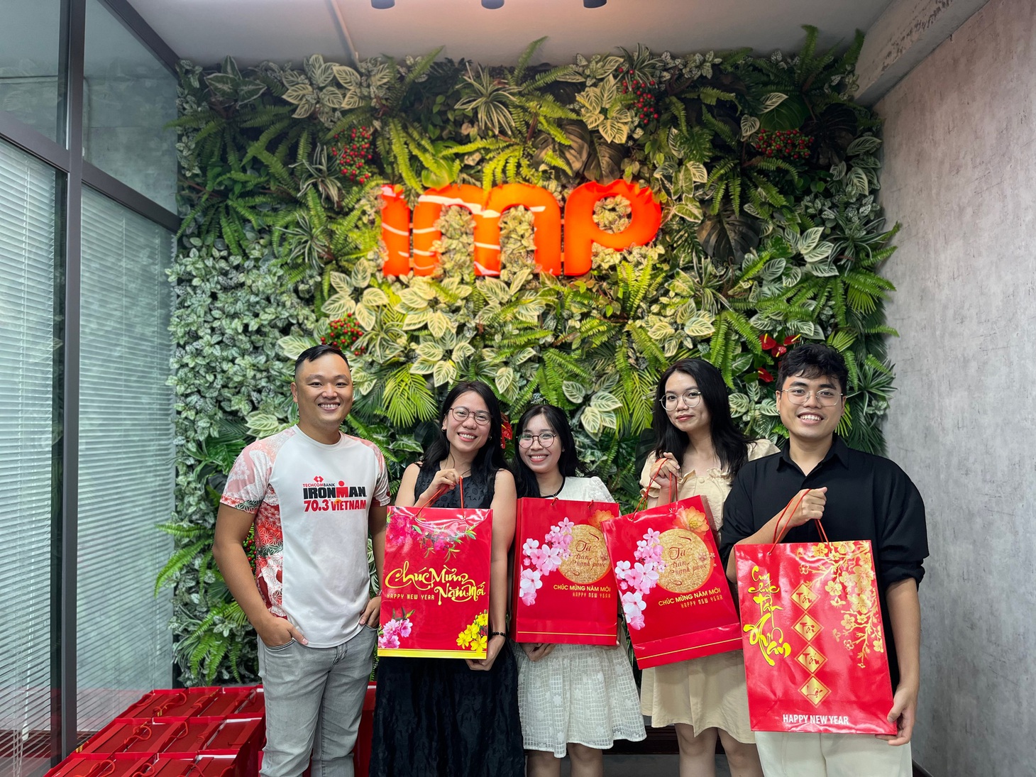 CEO khởi nghiệp vét hết tiền để giữ lời hứa trả lương đúng hạn - Ảnh 3.