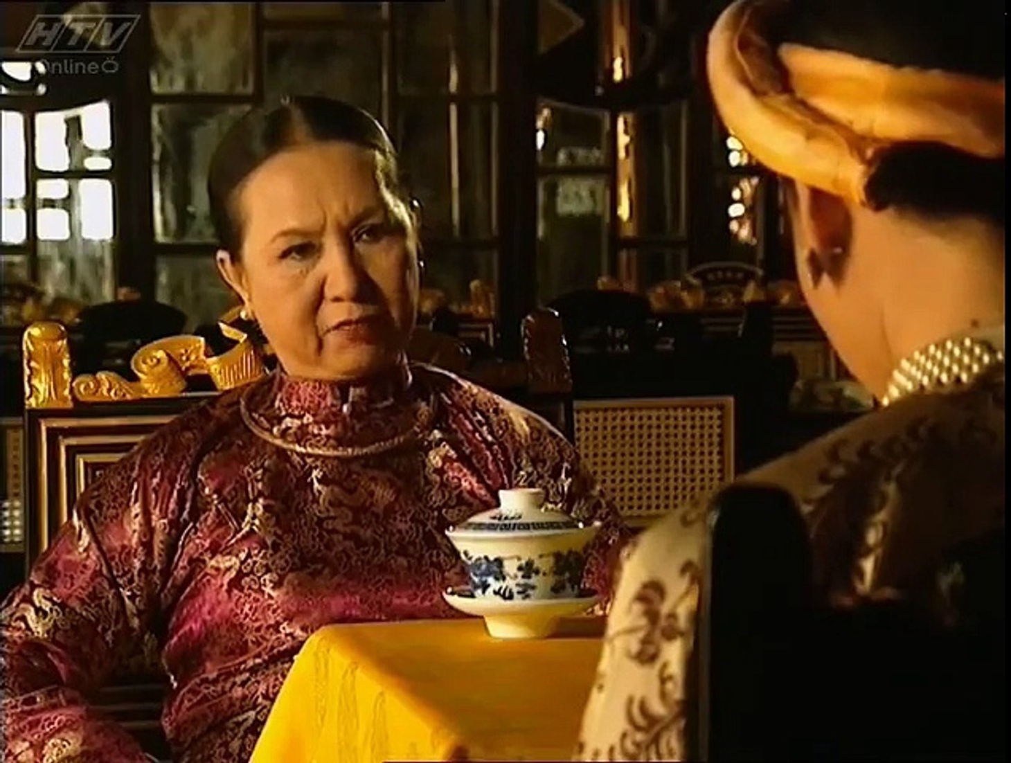 "Ngọn nến hoàng cung" có nhà thiết kế Trịnh Thế Bảo thiết kết trang phục riêng phim. Có khoảng 2000 bộ trang phục được sử dụng - Ảnh: TFS