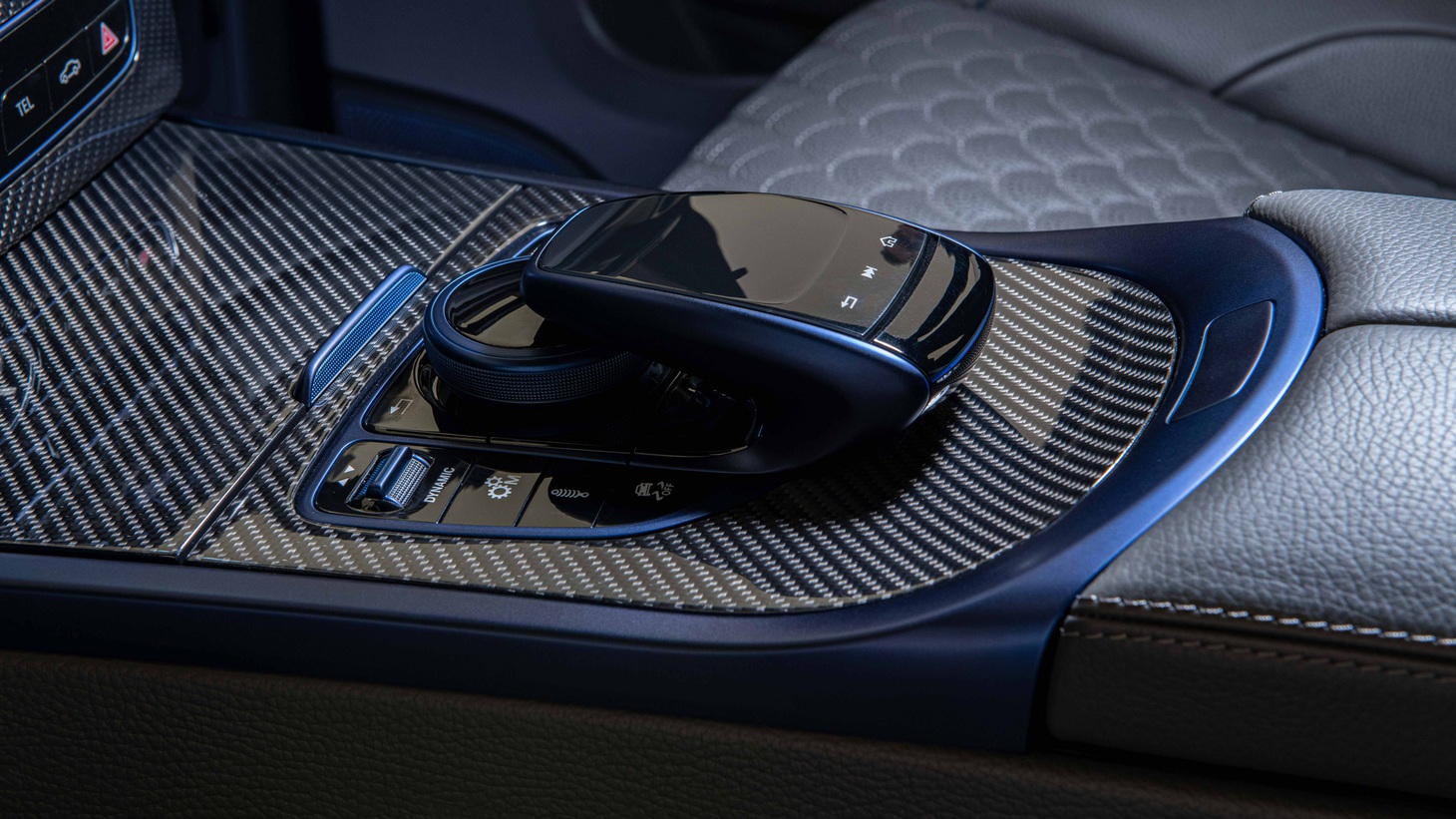 Mercedes-AMG G 63 lên đời sức mạnh khủng 900 mã lực, kèm thuyền và đồng hồ sang trọng - Ảnh 8.