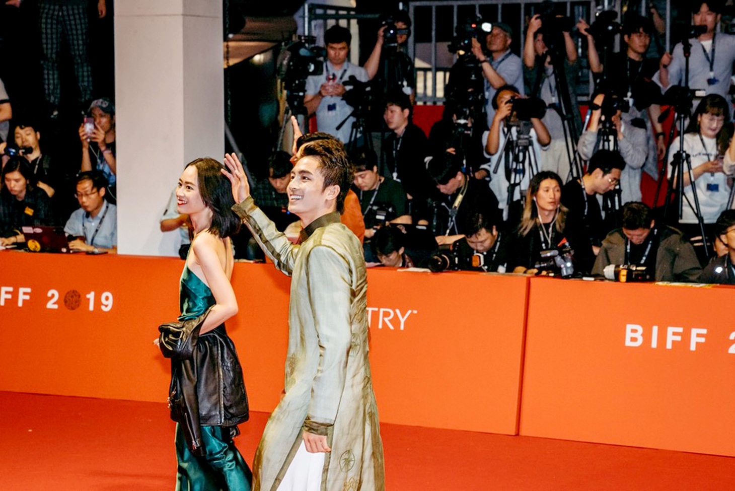 Lãnh Thanh trên thảm đỏ Busan 2019 - Ảnh: A.G.
