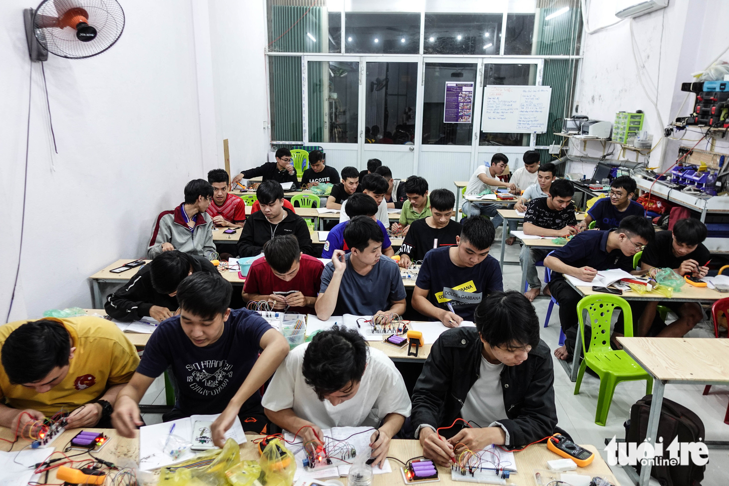 Chàng trai nhiều sáng chế khởi nghiệp khi còn là sinh viên - Ảnh 1.
