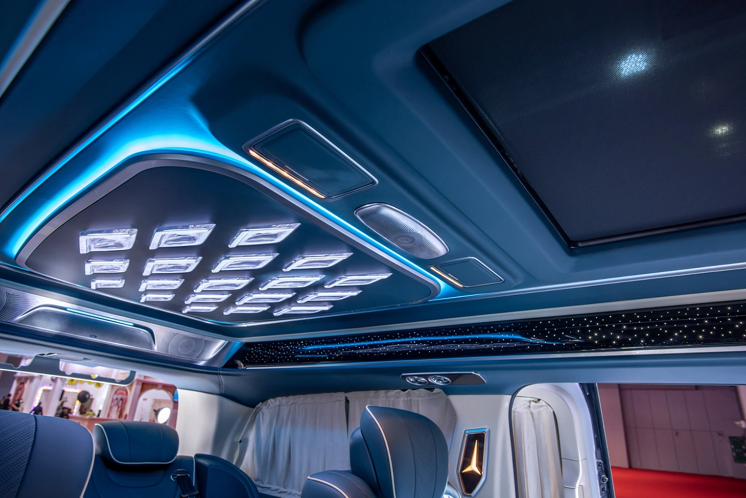Mercedes-Maybach bản van cho triệu phú: Màn hình khổng lồ, ghế như ngai vàng, sàn đá cẩm thạch - Ảnh 12.