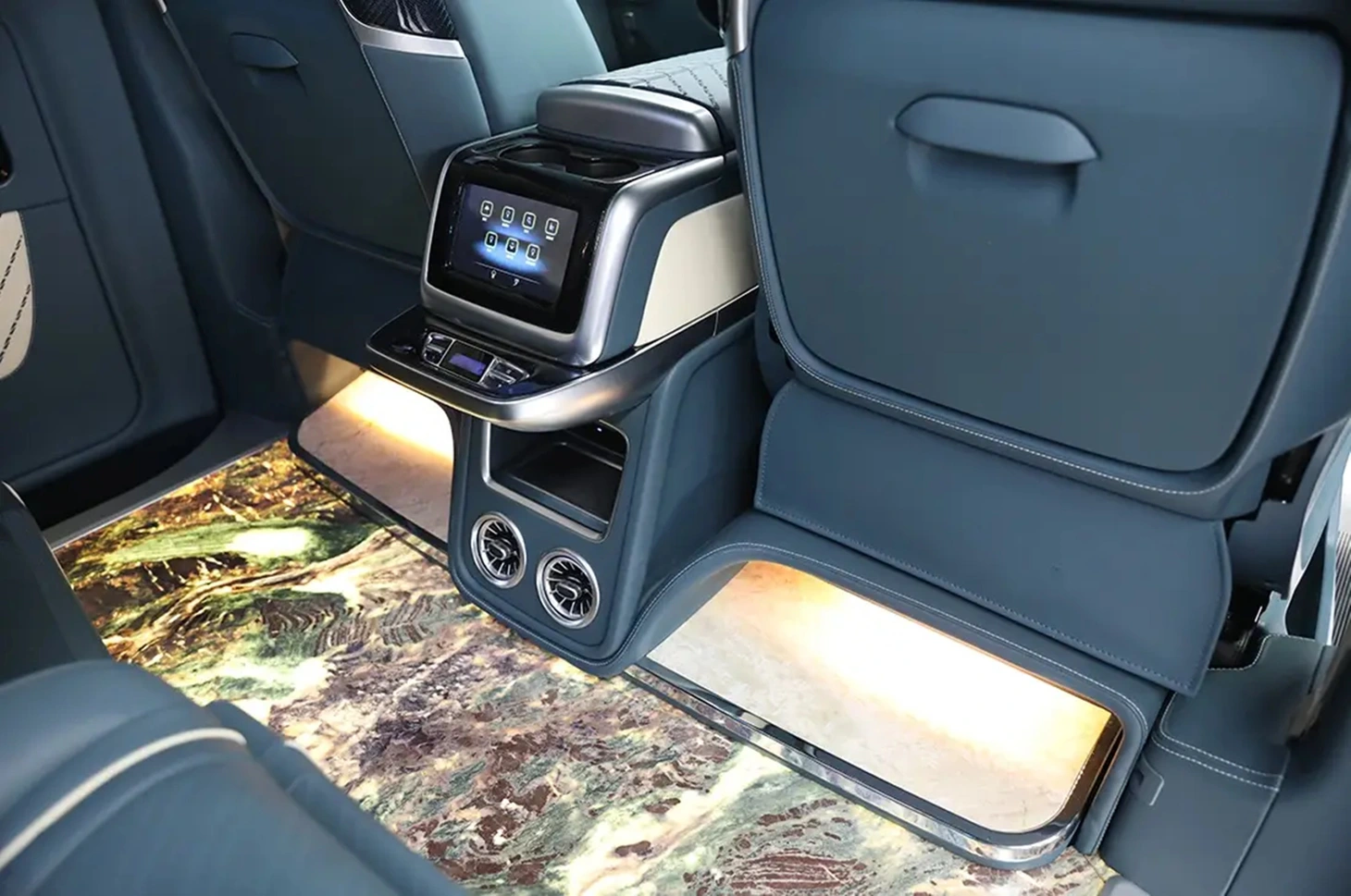 Mercedes-Maybach bản van cho triệu phú: Màn hình khổng lồ, ghế như ngai vàng, sàn đá cẩm thạch - Ảnh 15.