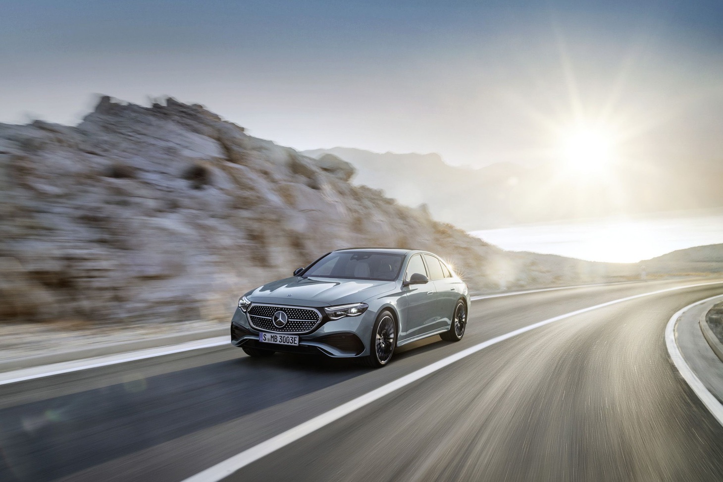 Mercedes-Benz E-Class 2024 ra mắt: Như xe điện, tràn ngập công nghệ, xem được TikTok, họp Zoom - Ảnh 15.