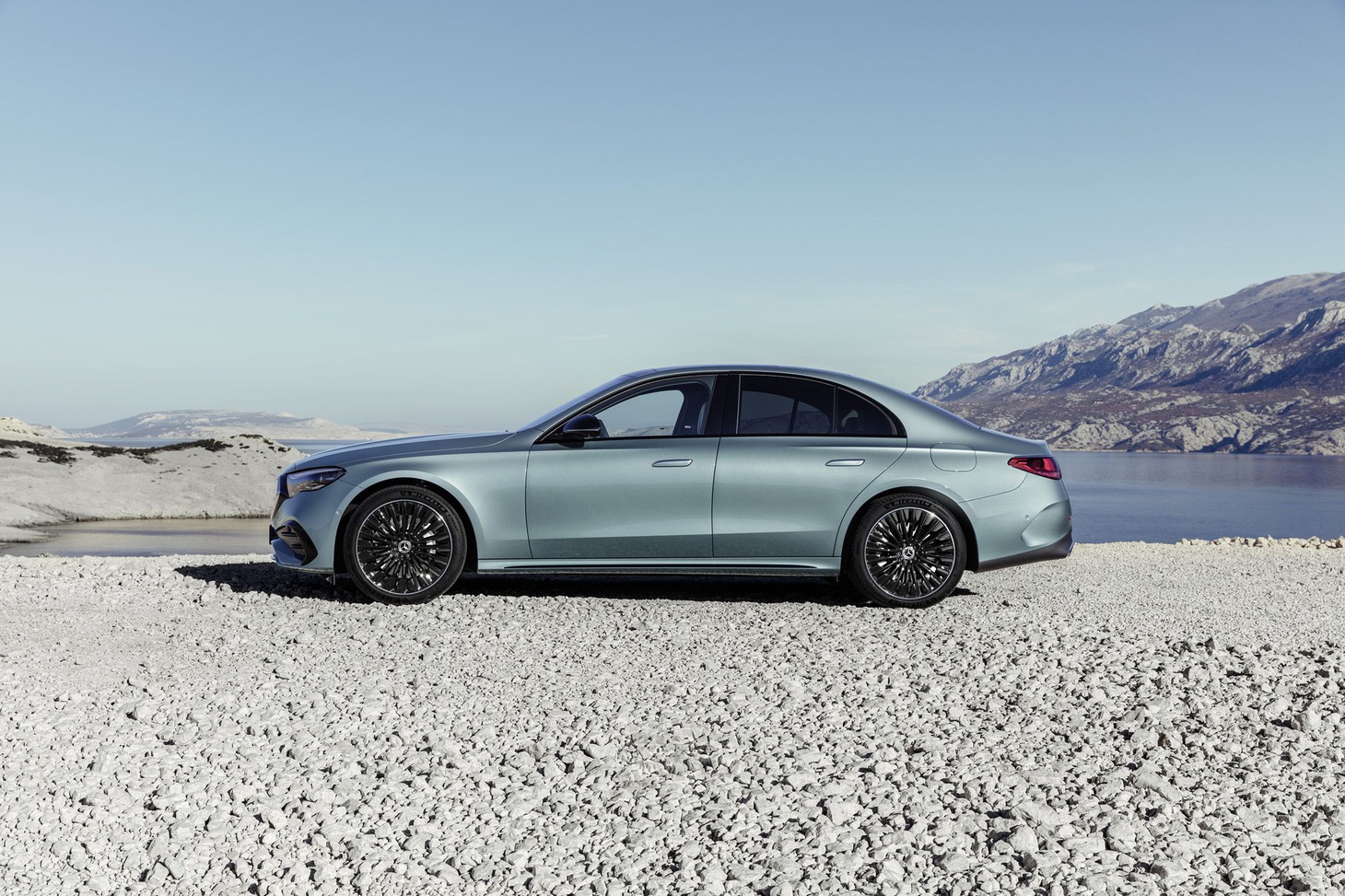 Mercedes-Benz E-Class 2024 ra mắt: Như xe điện, tràn ngập công nghệ, xem được TikTok, họp Zoom - Ảnh 18.