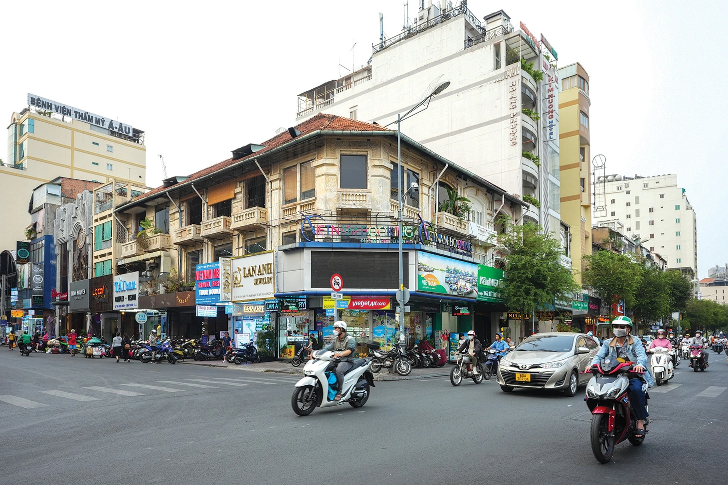 Ngôi nhà góc phố Thủ Khoa Huân - Lê Thánh Tôn từng là khách sạn Cửu Long Giang, nơi diễn ra đờn ca tài tử đầu tiên - Ảnh: HỮU HẠNH
