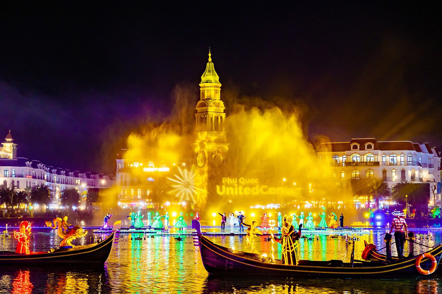 Show trình diễn có một không hai như Tinh Hoa Việt Nam, Sắc Màu Venice, minishow Vũ hội Venice… - Ảnh: Đ.H.