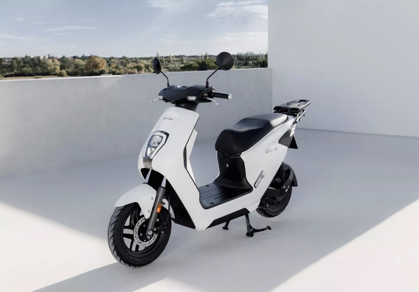 Xe máy điện mới nhất của Honda là mẫu rẻ nhất, chậm nhất của hãng - Ảnh 4.